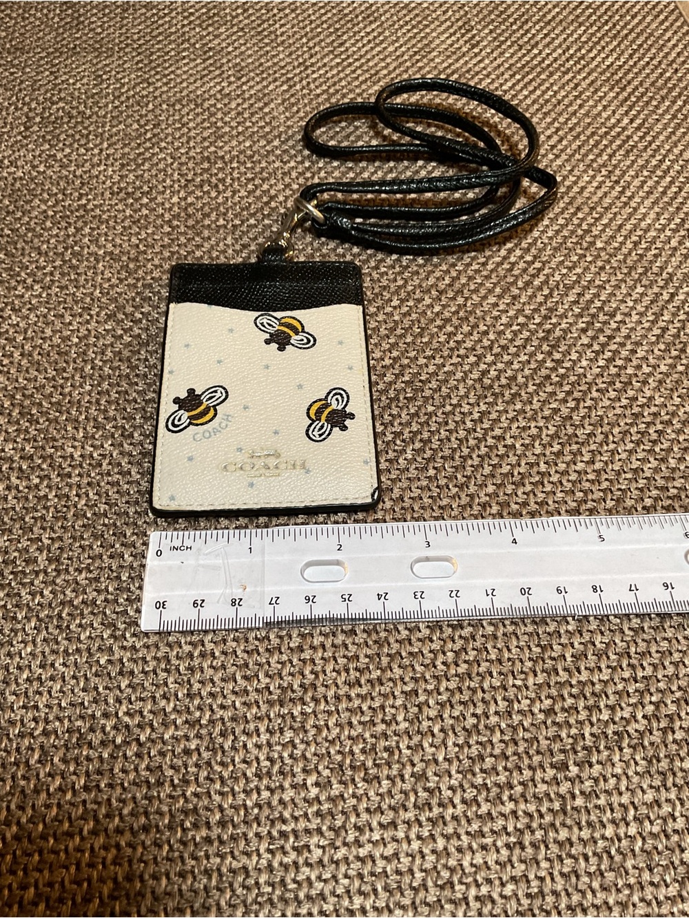 Coach ID Lanyard Bee Print Chalk Multi Card Holder w/Dustbag - Picture 3 of 4